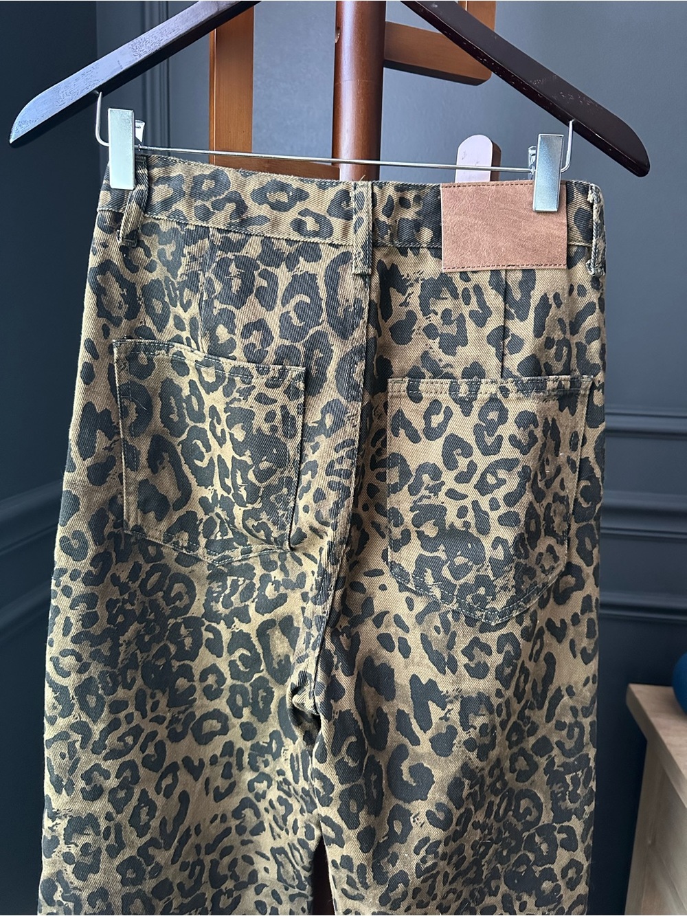 Wide-Leg Leopard Print Women’s Jeans in Olive/Brown XS - Picture 4 of 9